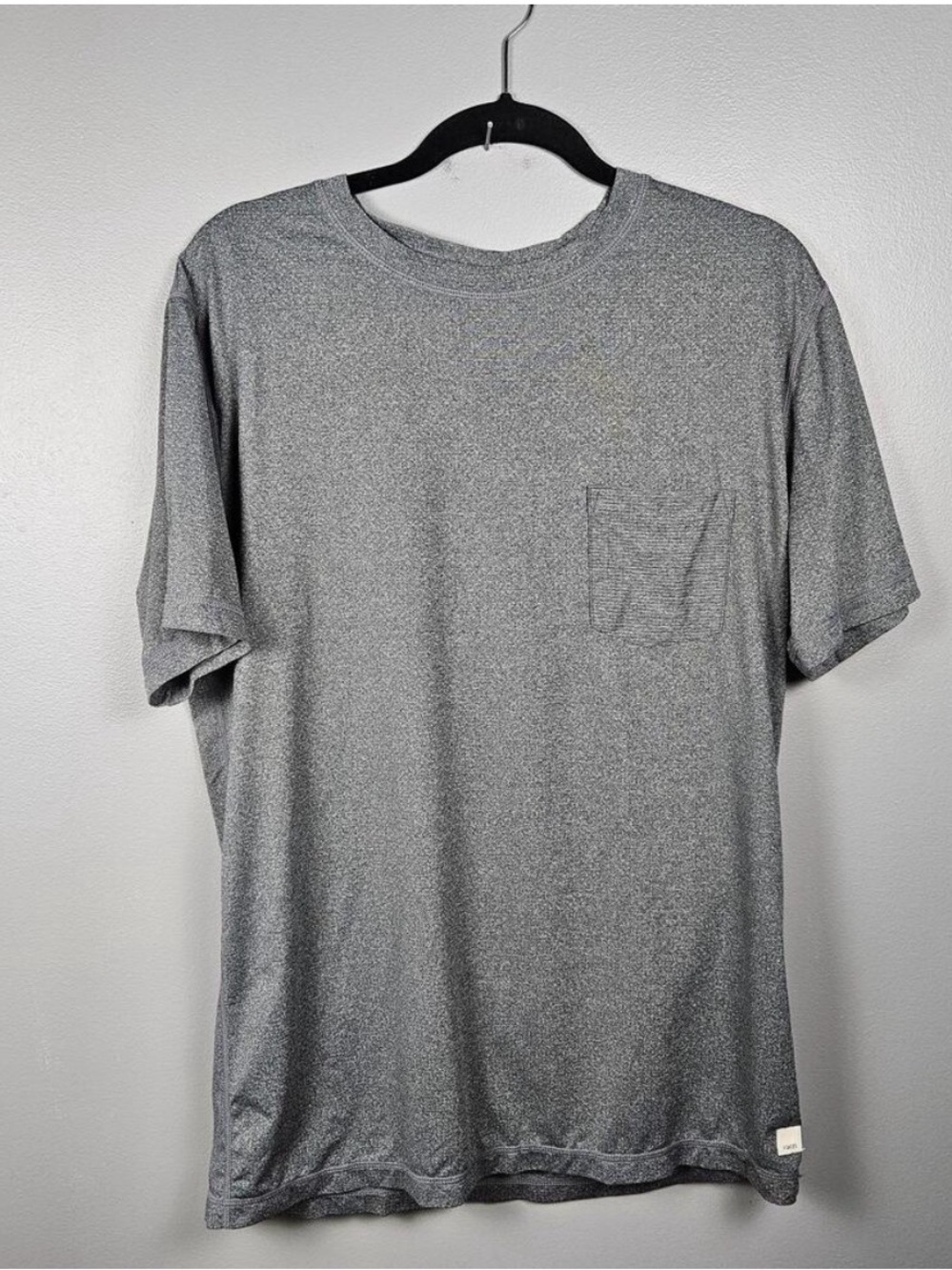 Vuori Mens L Tradewind Performance Training Pocket Tee‎ Athleisure Heather Gray